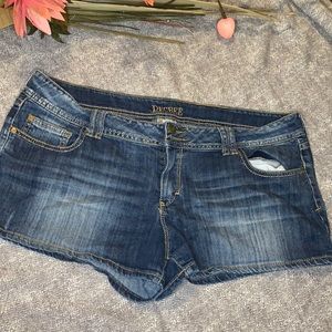 Women’s Booty Shorts Decree Size 19